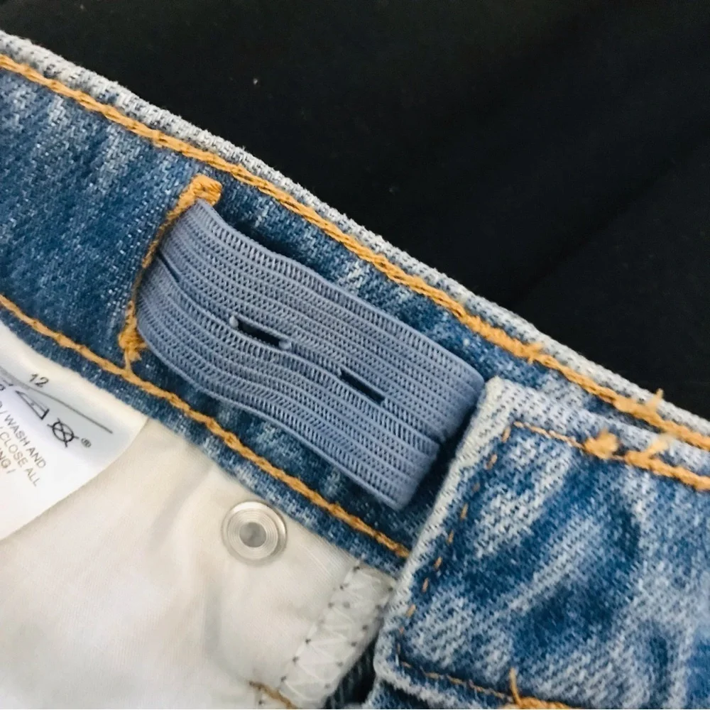 Old Navy High Rise Slouchy Straight Light Wash Distressed Jeans Girl’s size 12